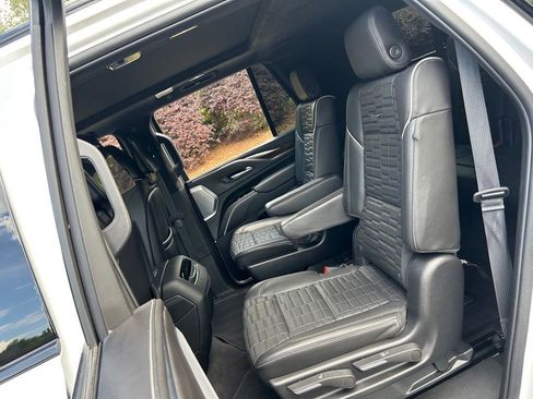 Used 2023 Cadillac Escalade Sport Platinum w/ Heavy-Duty Trailer Package AWD/4WD image 43