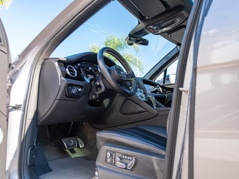 Used 2021 Bentley Bentayga Speed AWD/4WD image 14