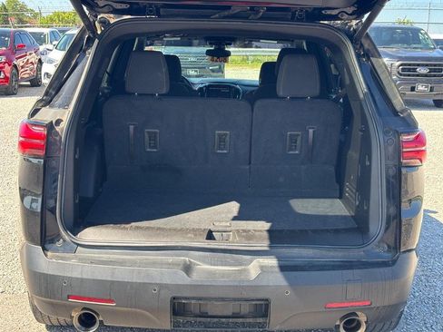 Used 2022 Chevrolet Traverse LT FWD image 11