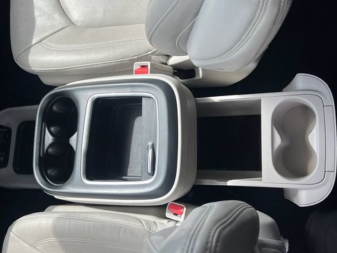 Used 2021 Chrysler Pacifica Touring-L FWD image 36