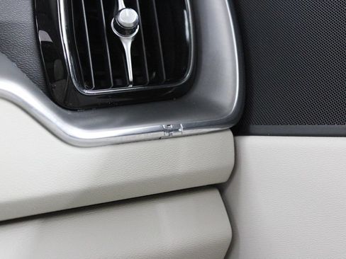 Used 2025 Volvo XC60 B5 Plus w/ Protection Package Premier AWD/4WD image 40