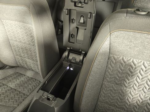 Used 2024 Chevrolet Equinox LT image 28