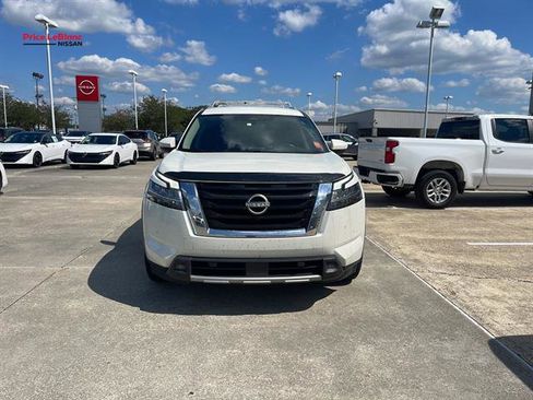 Used 2023 Nissan Pathfinder SL FWD image 2