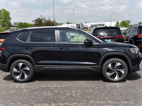 New 2026 Volkswagen Taos SE AWD/4WD image 5