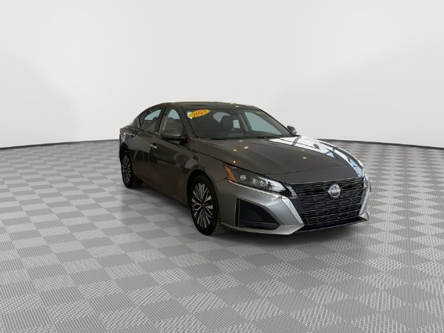 Used 2023 Nissan Altima 2.5 SV FWD image 3