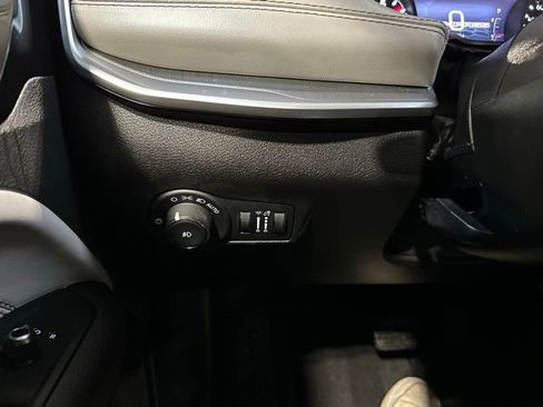 Used 2025 Jeep Compass Limited image 20