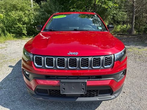 Used 2025 Jeep Compass Latitude w/ Sun & Sound Group AWD/4WD image 2