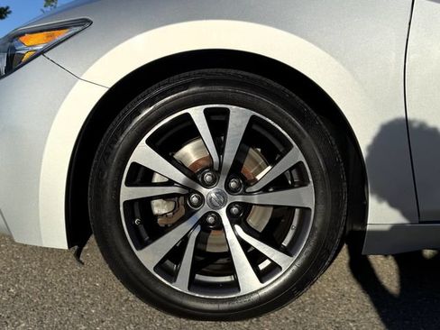 Used 2017 Nissan Maxima 3.5 SV FWD image 10