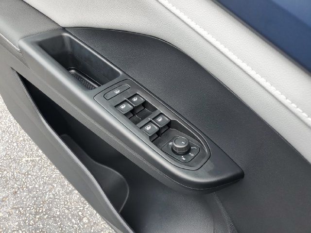 Certified 2024 Volkswagen Taos SE FWD image 36