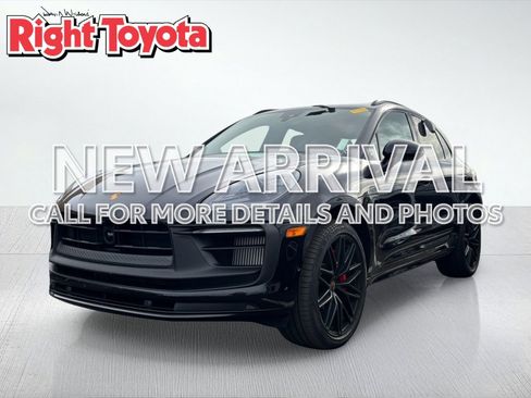 Used 2025 Porsche Macan GTS image 1