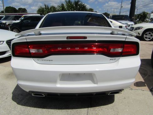Used 2014 Dodge Charger SXT RWD image 3