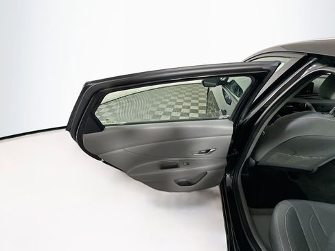 Used 2022 Hyundai Elantra SEL w/ Convenience Package image 25