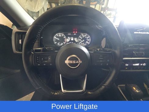 Used 2023 Nissan Pathfinder SL AWD/4WD image 6
