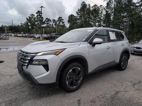 Used 2024 Nissan Rogue SV AWD/4WD image 4