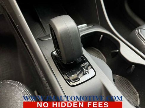 Used 2022 Volvo XC40 T5 Momentum w/ Premium Package image 30