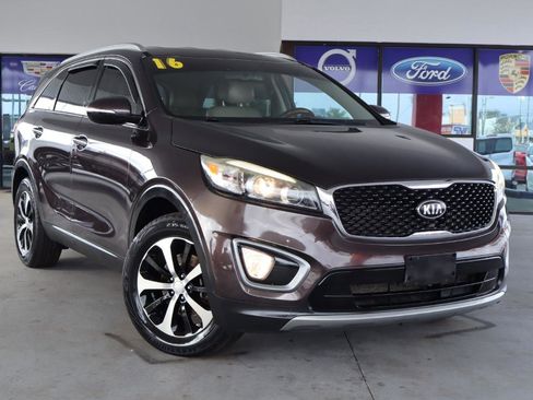 Used 2016 Kia Sorento EX image 2