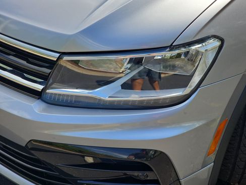 Used 2021 Volkswagen Tiguan SE R-Line AWD/4WD image 31