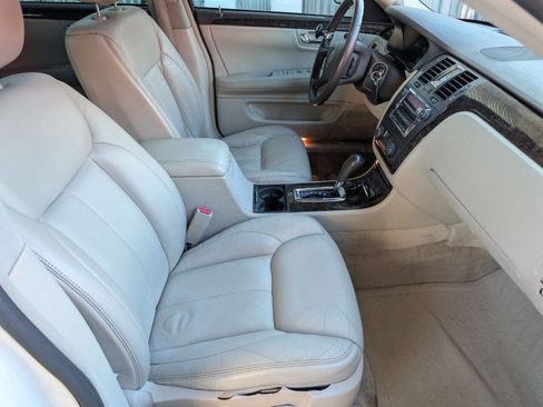 Used 2008 Cadillac DTS Luxury I w/ Sun And Sound Package image 21