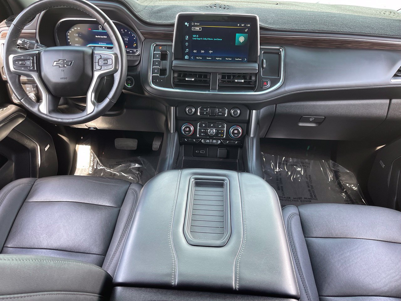 Used 2022 Chevrolet Tahoe Z71 w/ Luxury Package AWD/4WD image 16