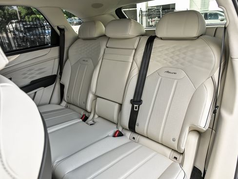 New 2026 Bentley Bentayga AWD/4WD image 21