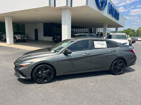New 2026 Hyundai Elantra SEL Sport Premium FWD image 3