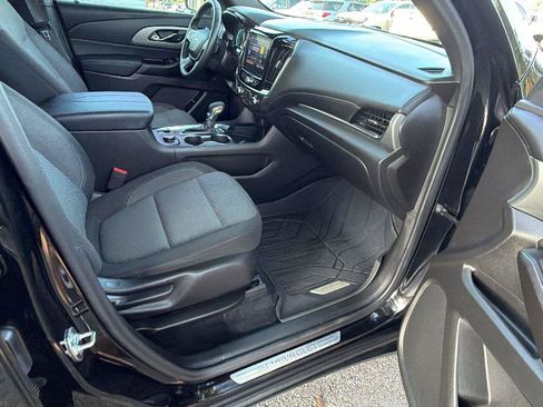 Used 2023 Chevrolet Traverse LT FWD image 18