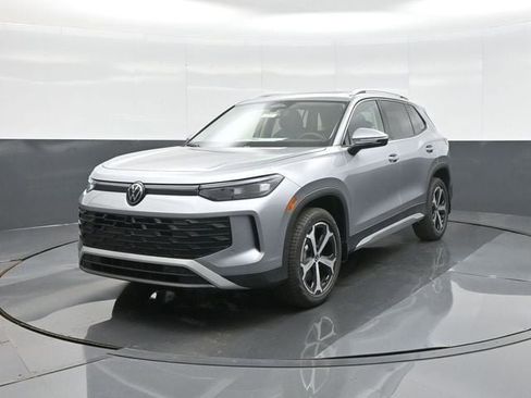 New 2026 Volkswagen Tiguan SE AWD/4WD image 3