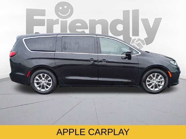 Used 2026 Chrysler Pacifica Limited FWD image 4