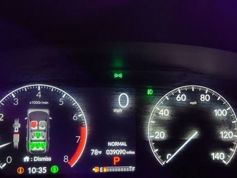 Used 2025 Honda Pilot EX-L image 9