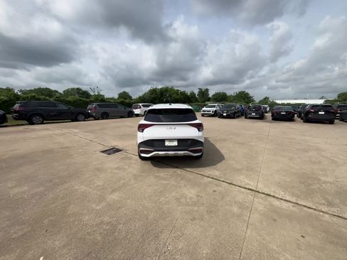 Used 2025 Kia Sportage LX image 16