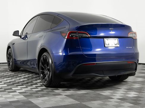 Used 2022 Tesla Model Y Long Range image 5