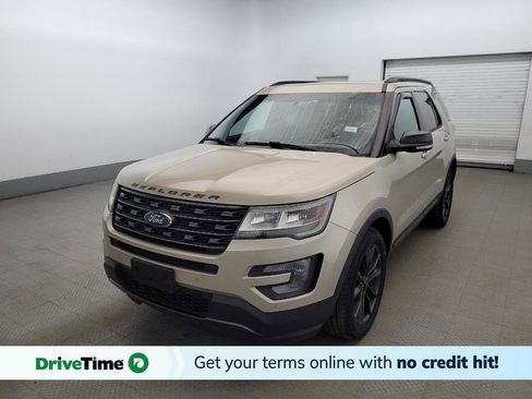 Used 2017 Ford Explorer XLT w/ Equipment Group 202A AWD/4WD image 1