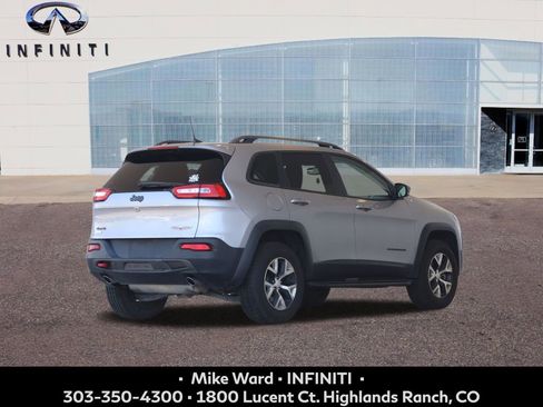 Used 2018 Jeep Cherokee Trailhawk AWD/4WD image 6