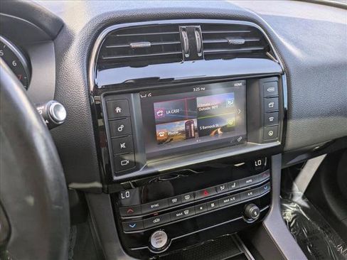 Used 2017 Jaguar F-PACE Premium AWD/4WD image 12