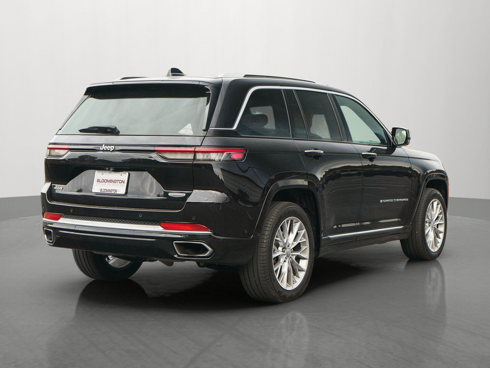 Used 2022 Jeep Grand Cherokee Summit AWD/4WD image 7