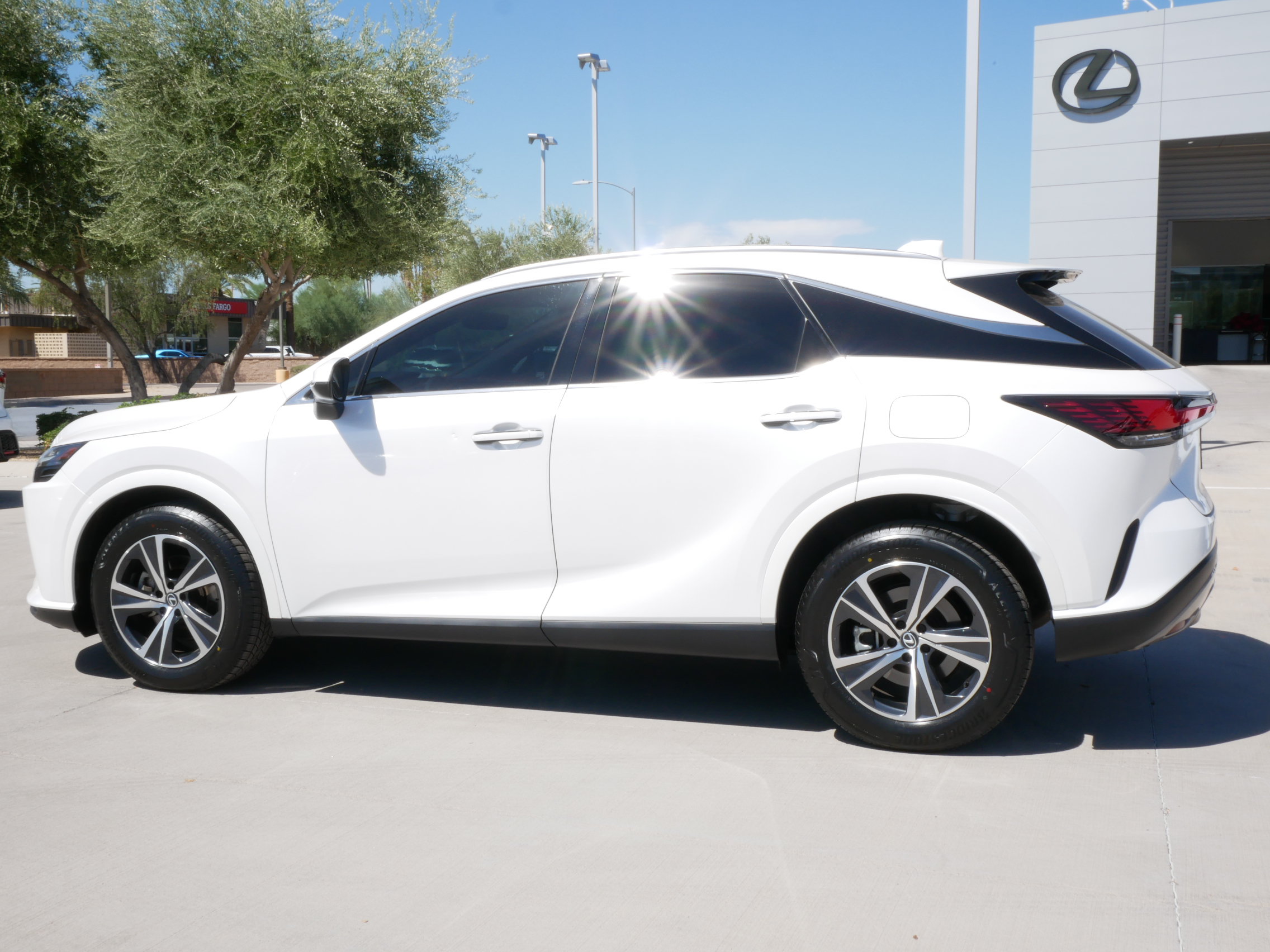 Used 2023 Lexus RX 350 FWD w/ Cold Area Package image 5