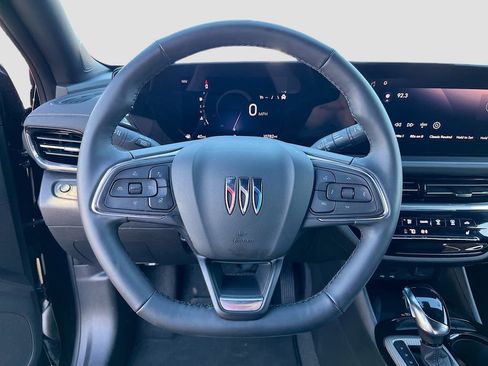 Used 2025 Buick Envista Avenir image 11