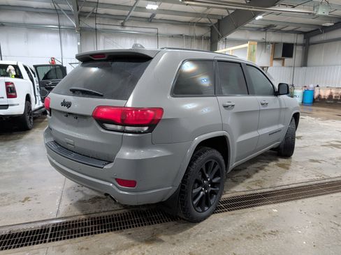 Used 2019 Jeep Grand Cherokee Altitude image 3