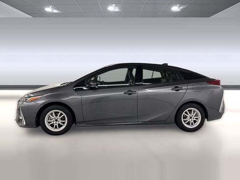 Used 2017 Toyota Prius Prime Advanced w/ Preferred Accessory Package FWD image 2