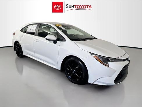 Used 2025 Toyota Corolla LE image 1