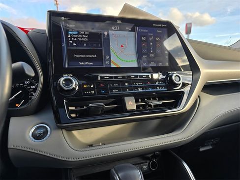 Used 2021 Toyota Highlander Limited image 19