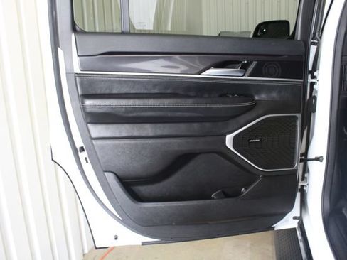 Used 2024 Jeep Wagoneer 4WD image 17