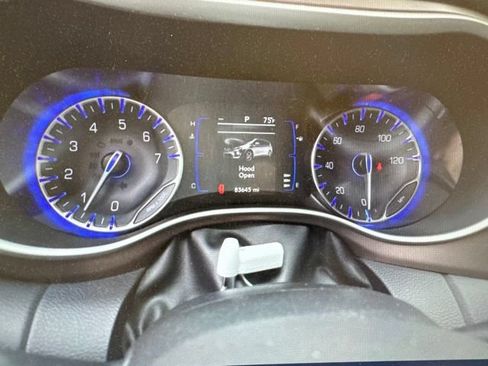 Used 2018 Chrysler Pacifica Touring Plus w/ Tire & Wheel Group FWD image 20