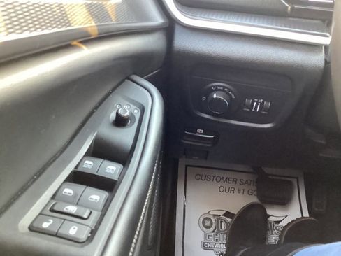 Used 2023 Jeep Grand Cherokee L Laredo image 17