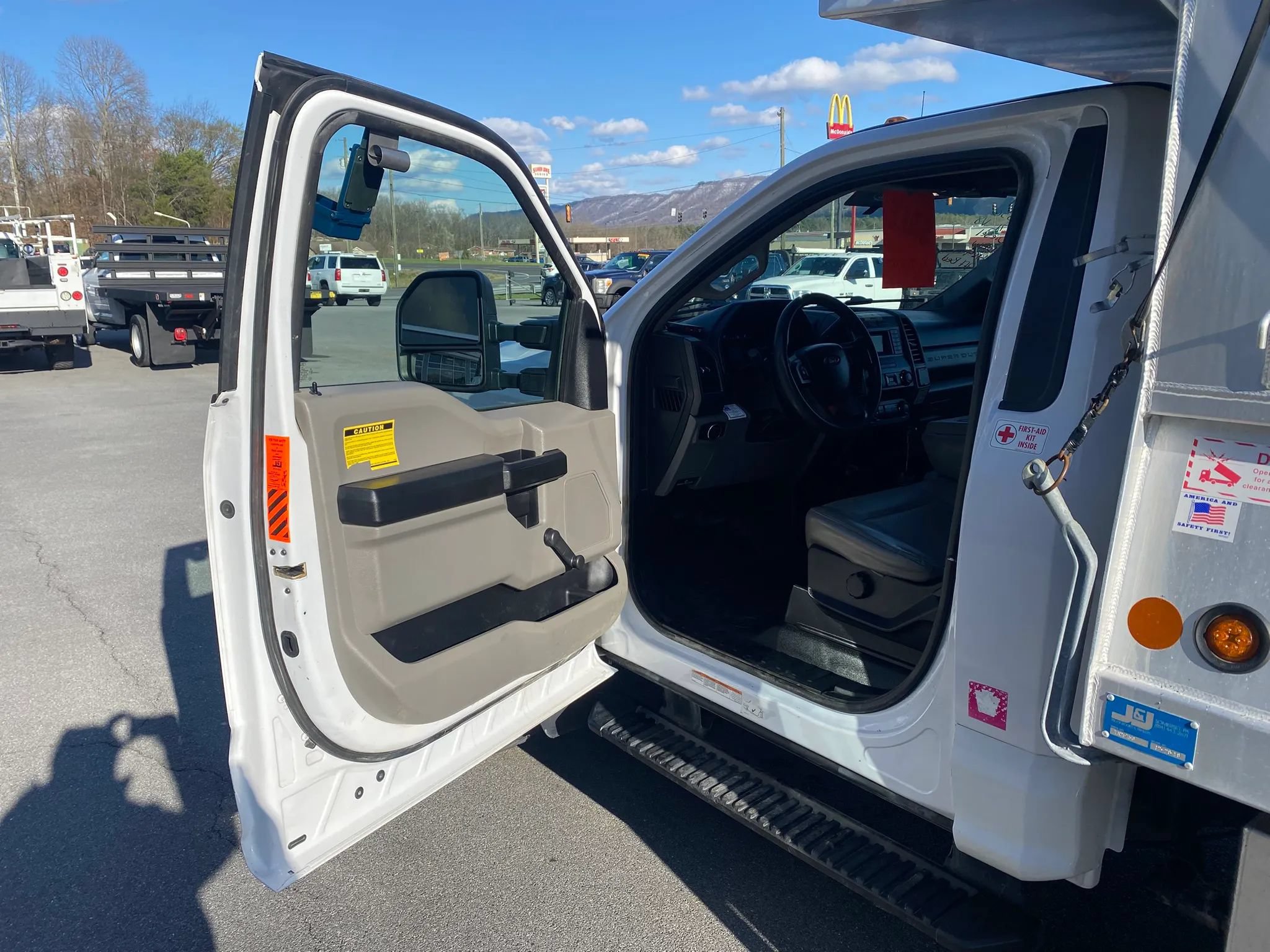Used 2019 Ford F550 4x4 Regular Cab Super Duty image 8