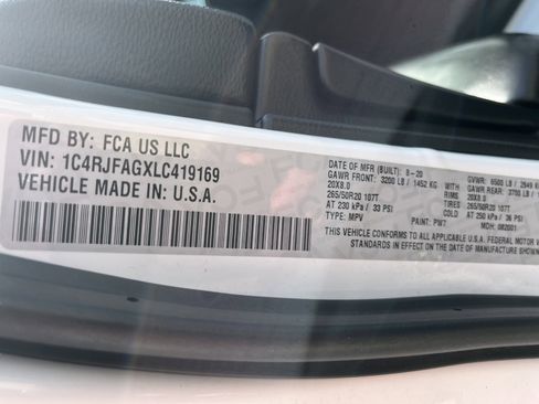 Used 2020 Jeep Grand Cherokee Altitude image 22