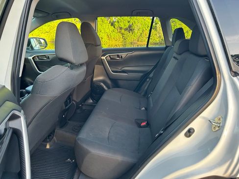 Used 2022 Toyota RAV4 LE image 13