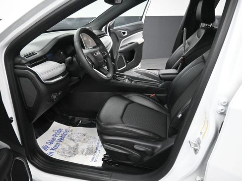 Used 2024 Jeep Compass Latitude image 29