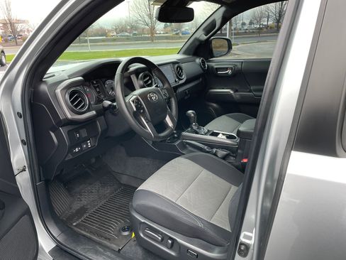 Certified 2022 Toyota Tacoma TRD Off-Road w/ Technology Package image 10