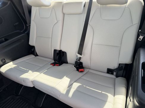 Used 2024 Kia Telluride SX w/ Towing Package image 9